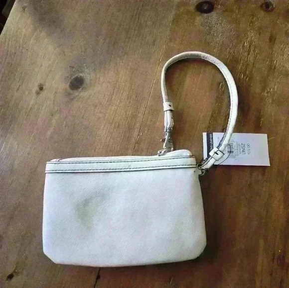 WILSONS LEATHER wristlet white brand new - Picture 3 of 4